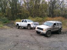 the boss sons truck got pulled out by a little tiny Jeep good thing I didn't bring my F 250 I would have ripped his whole front bumper right off including the tow hooks