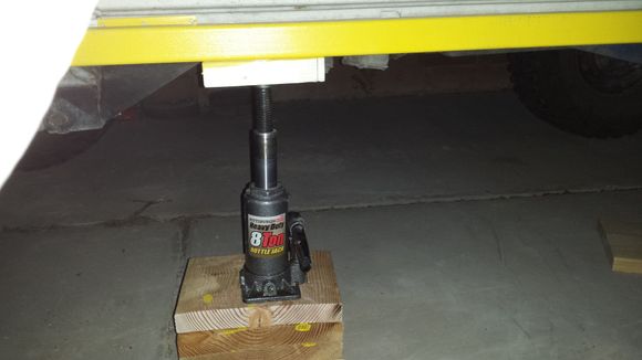 Because the stiffener is not welded, the slider will droop below the pinch lip seam. I propped it up to install the hangers.