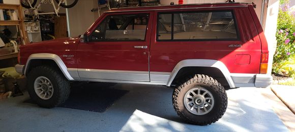 This is my 88 XJ before the rims were refinished.