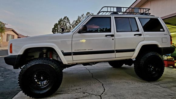 4.5" lift, 31x10.50r15 on Rough Country 82 Series Wheels 