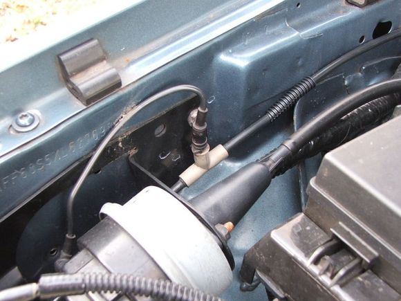 Tee fitting to Cruise Control Servo