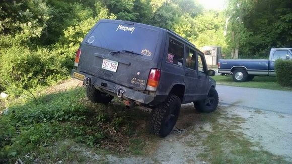 hide yo curbs, hide yo rocks, hide your stumps, hide yo loading ramps, cuz these Jeeps are tryina flex on everythang