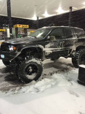 The snow in the rims accumulated just filling the tank,