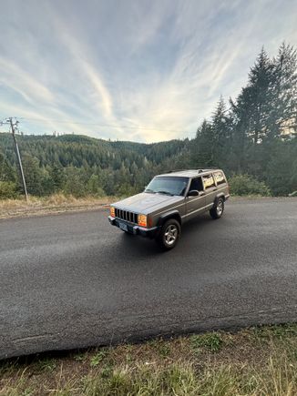 This is my bond stock freedom edition, I have just turned 16 and bought this as my first car only 135,000 miles! I was also wondering what’s so special and why I can’t find anything about them? Also may be a dumb question but when I go to parts store and have to select a time I get confused is the freedom edition just the “limited” or is that different because there’s never an option for freedom?