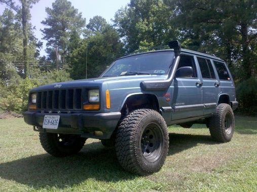 And here's what I traded her for. This is how my truck sat the day I got it, with a decent list of things already done to it...and an even more hefty list of things that had to get done.