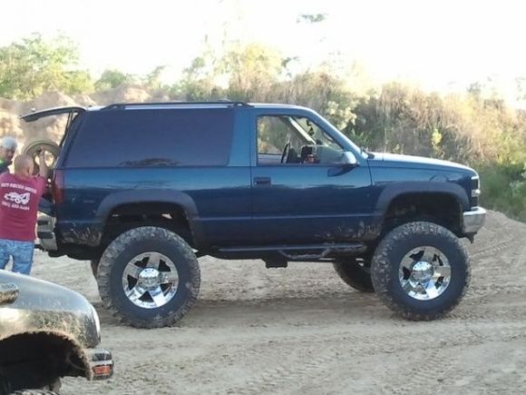 watched this guy get pulled off a hill after chickening out. if only he had an xj XD