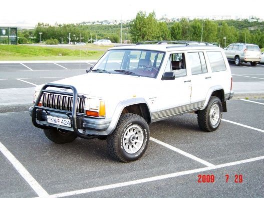 I just attached this Bull Bar on my Cherokee and really like the outcome.  This Bull Bar is of universal type and seem to fit pretty well.  The next thing is to place two fog or driving lights in the center of the bar. I am also waiting for the clear signal and side lights to arrive in the mail.   Next big project is a roof rack.