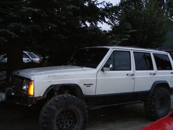 this is my jeep moms car in the way cant see my winch