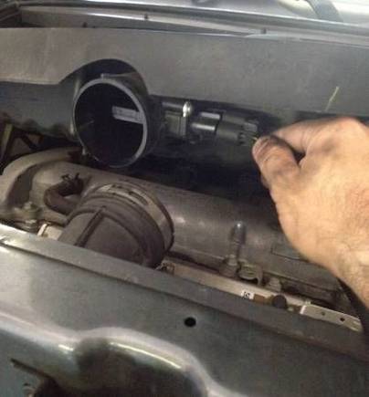 You can just see the upper clamp on the throttle body elbow