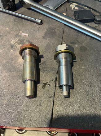 The defective OEM tensioner is on the left, the new is on the right. DO NOT activate before installing! It is normal for the shaft to slide in and out a few millimeters. The oil fill hole is near the washer.