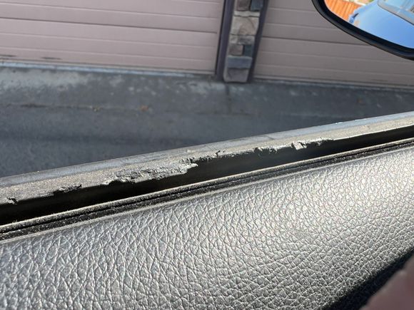 Driver side melting trim 