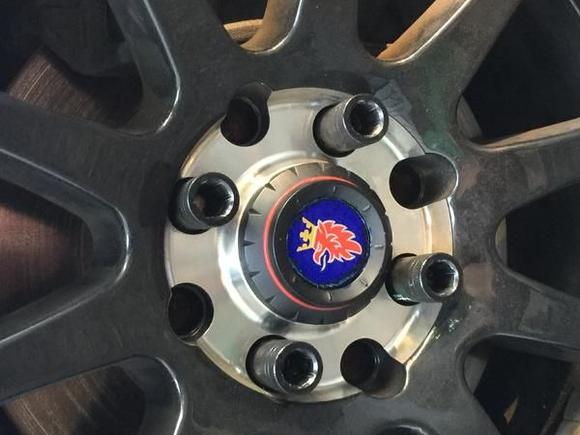 Finished rim Saab emblem