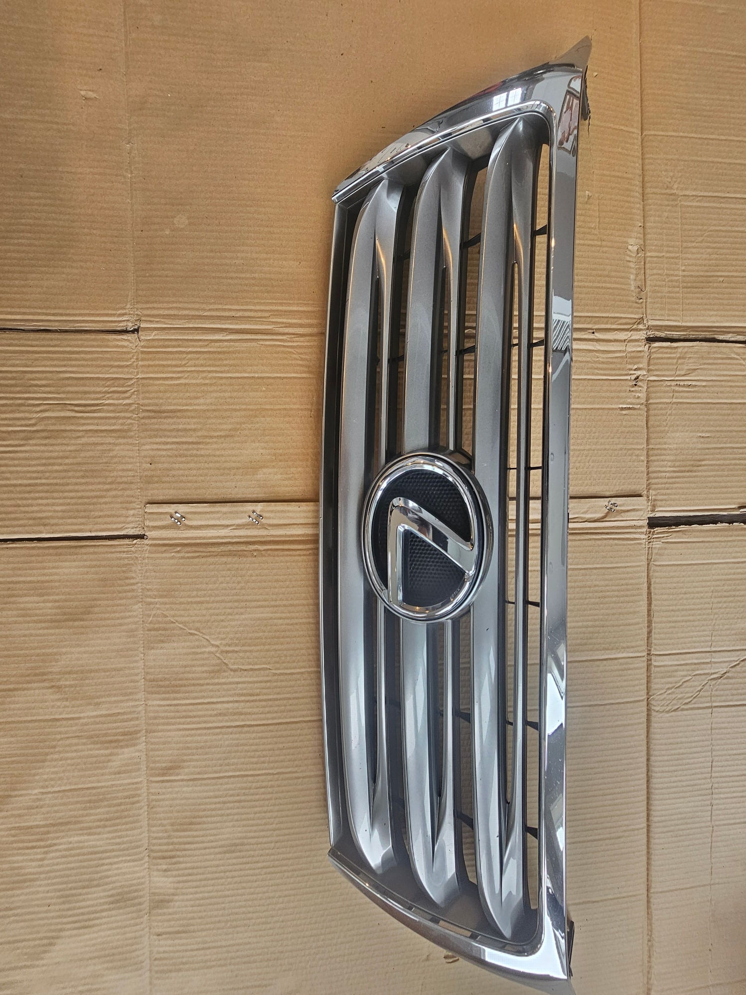 Exterior Body Parts - Grille 2012 gx460 - Used - 2010 to 2013 Lexus GX460 - Allendale, MI 49401, United States