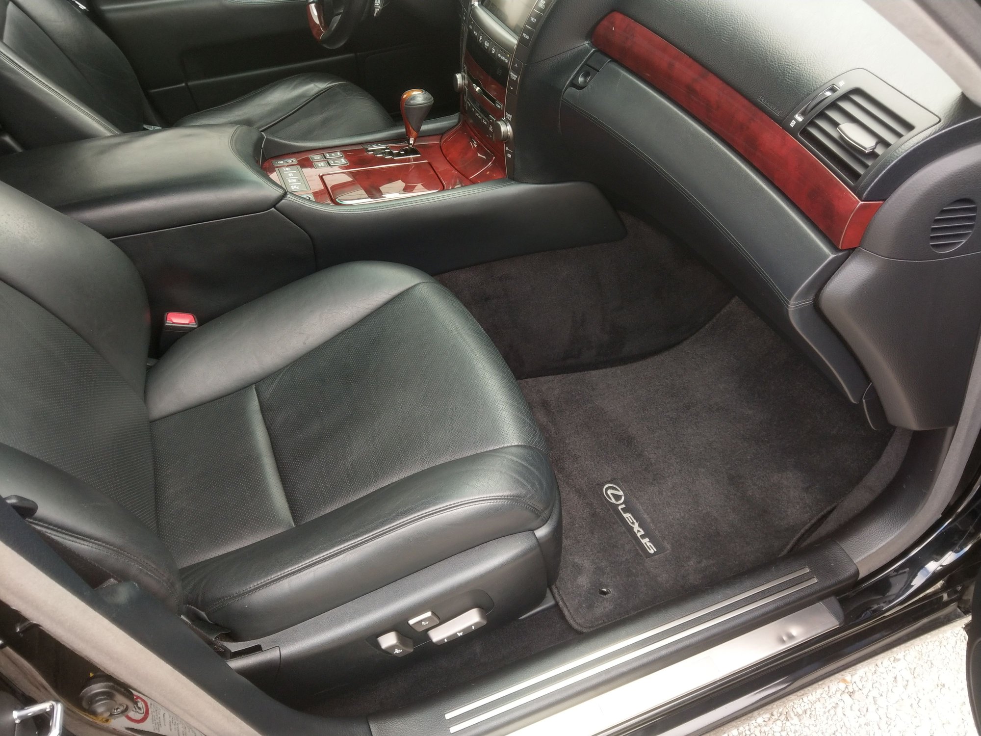 2007 Lexus LS460 - 2007 Lexus LS460L EXECUTIVE package, black on black - Used - VIN JTHGL46FX75007610 - 116,300 Miles - 8 cyl - 2WD - Automatic - Sedan - Black - Racine, WI 53402, United States