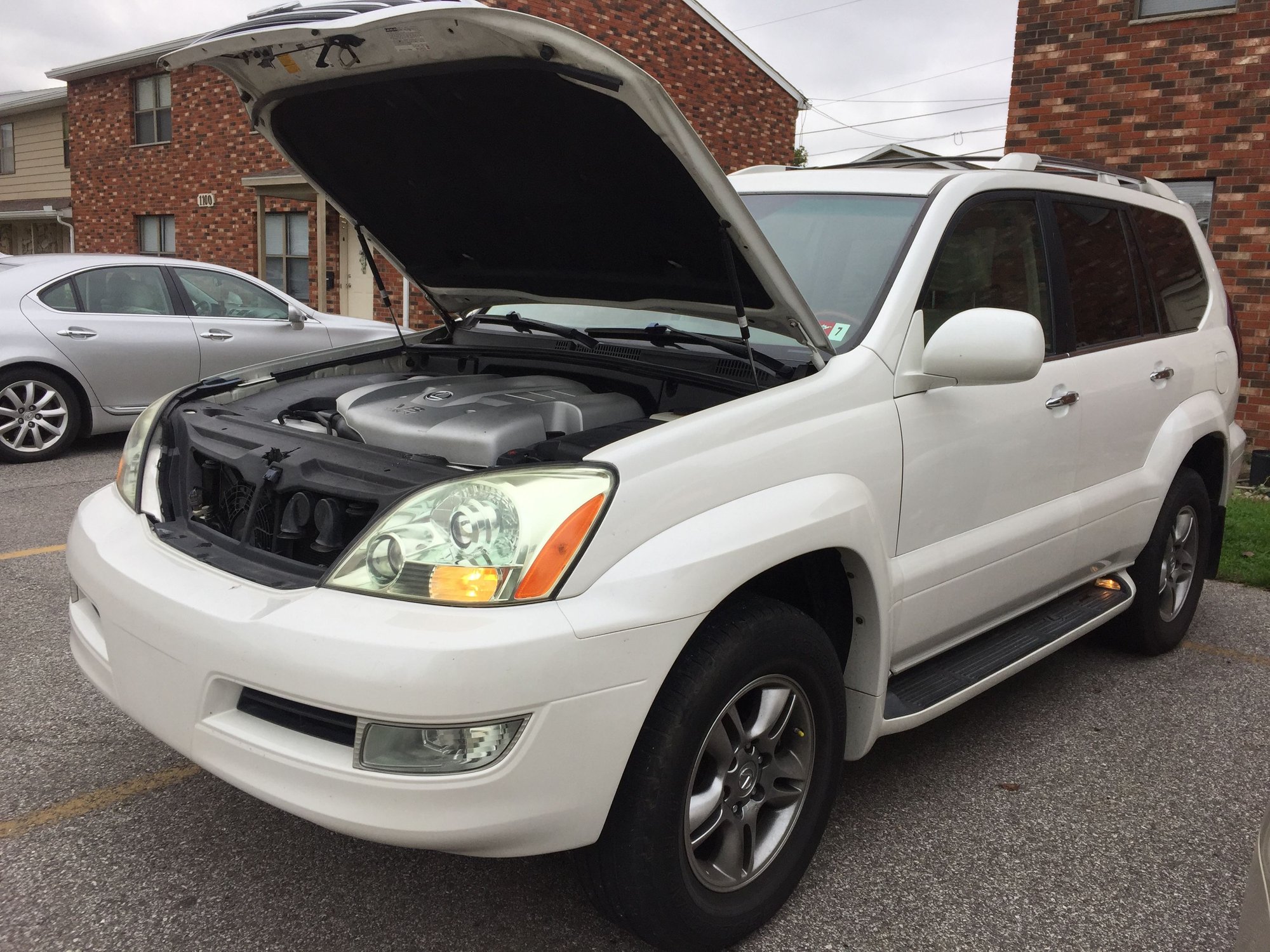 2008 Lexus GX470 - FS: '08 Lexus GX470 - 159k mi White/Tan, Tow Package, Navi & DVD - Used - VIN JTJBT20XX80161828 - 159,000 Miles - 8 cyl - AWD - Automatic - SUV - White - Vienna, WV 26105, United States