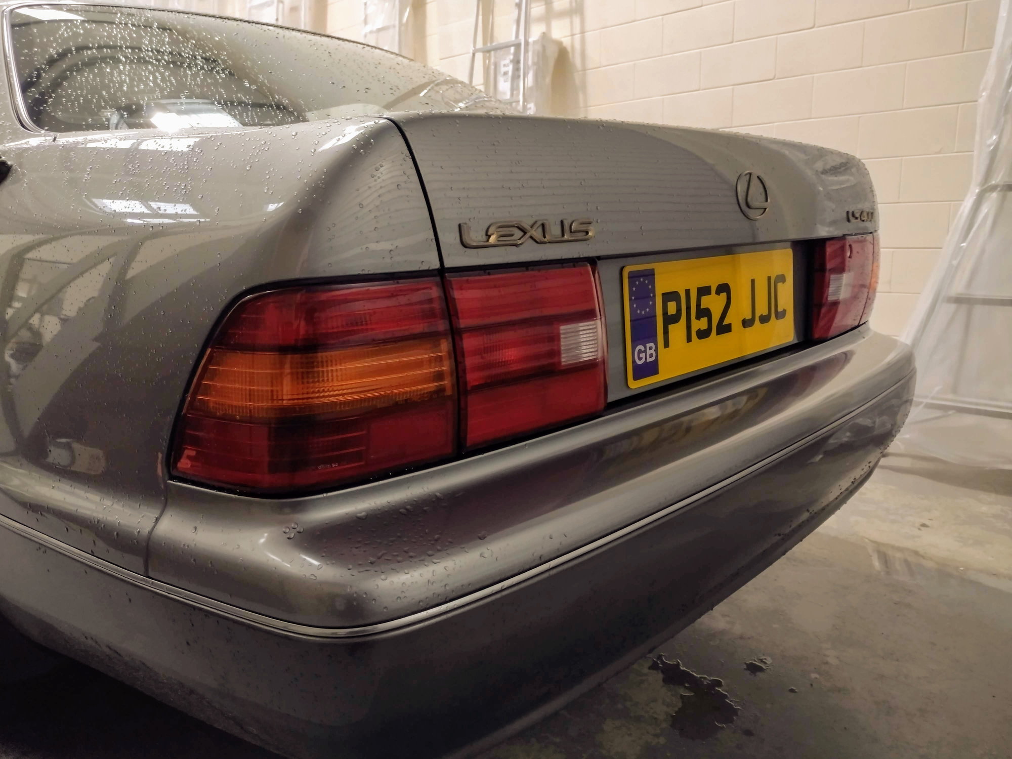 Lexus LS400 Gold Louis Vuitton Edition