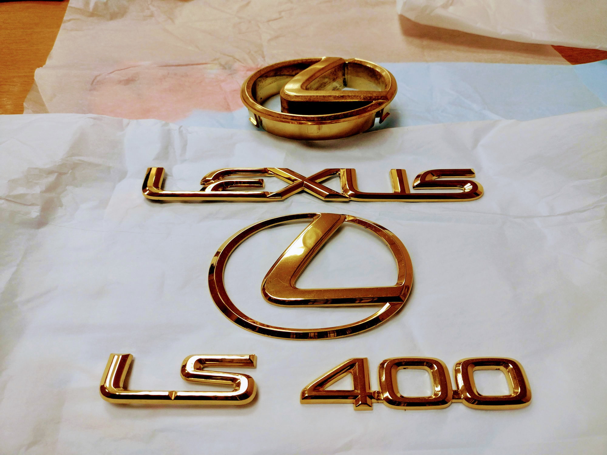 Lexus LS400 Gold Louis Vuitton Edition