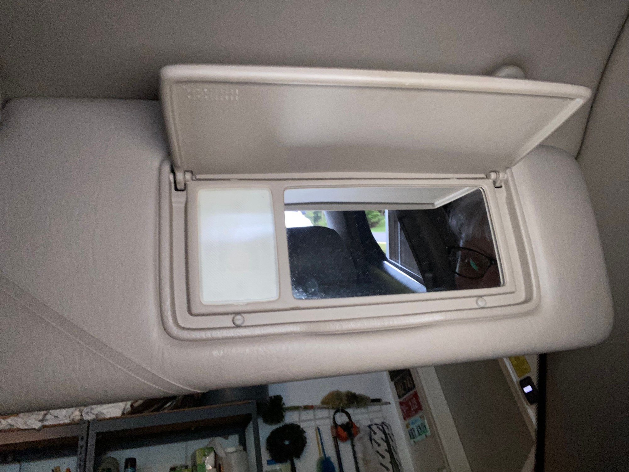 Passenger side visor mirror - NO light.
