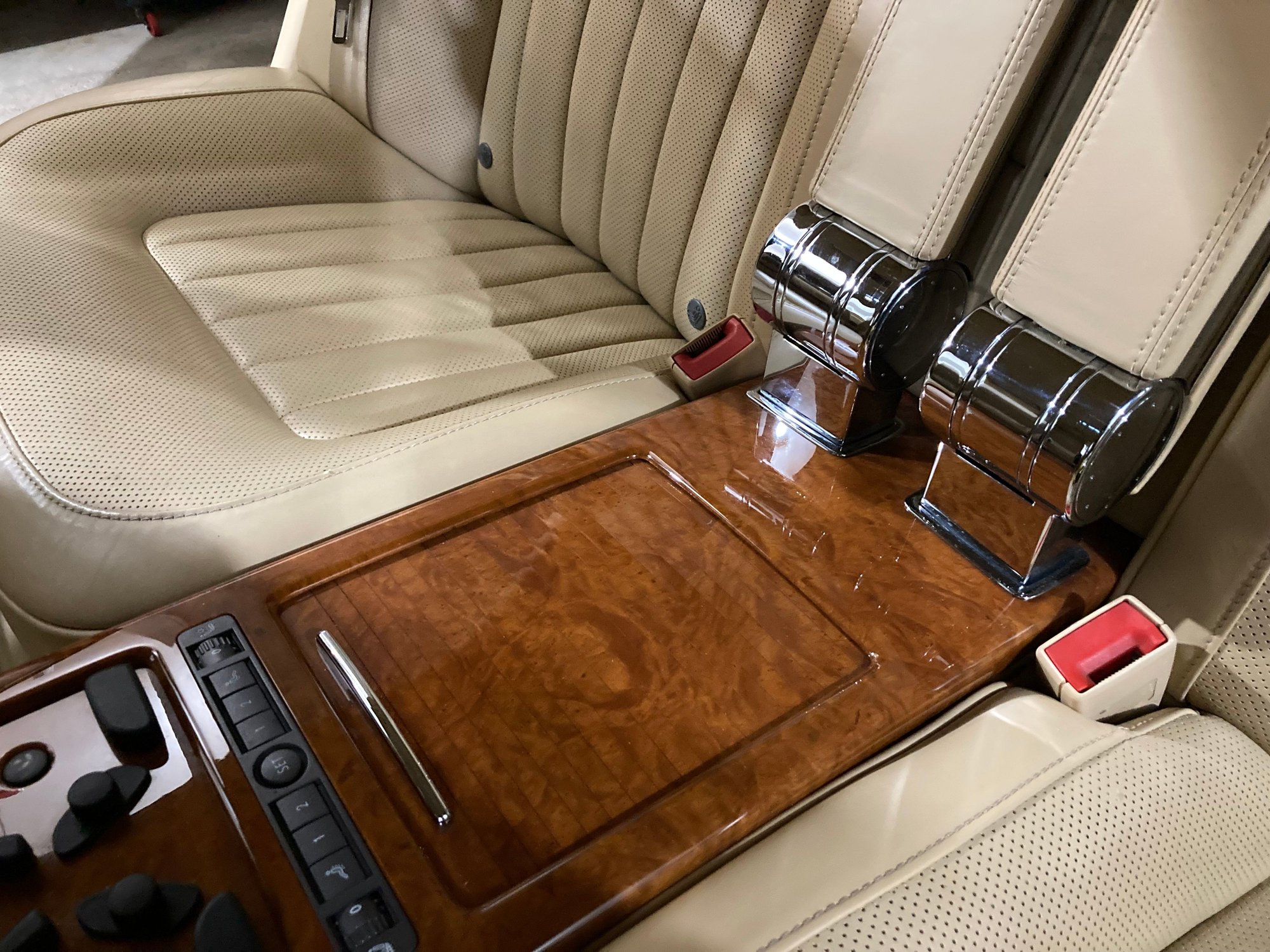 Armrests are so so soild, massive chrome steel hinges that are so smooth to use. 