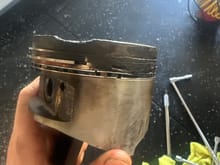 and here’s the piston surprising it ran really good that cylinder around 80 psi which isn’t good but look at those rings!