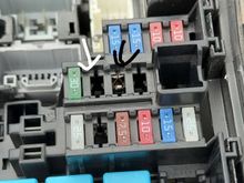 Black arrow is for the ac compressor the white is for the deicer its clearly missing the power wire
