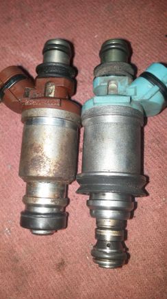 Here, side by side you can see the drastic difference between an OBDI Injector (pictured LEFT) and OBDII Injector (pictured RIGHT)

NOTICE THE SEALS..

The top of the injector you can see the same 11mm o-ring used, body construction is very similar until you reach the half way point of the injector

The OBDI Injector DOES NOT HAVE A SECCONDARY LOWER SEAL 

OBDI Injectors only have the upper 11mm o-ring, the Toytoa/Honda style step seal and the Toyota/Mitsubishi style lower seal