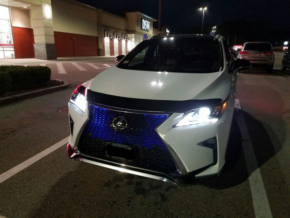 thats not accurate...fsport does come with non led headlights