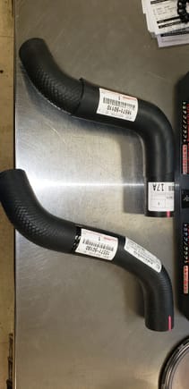 Side by side image if new LS400 and LS430 upper radiator hoses. The LS430 hose offers better coolant flow, lower pressure drop and significanyly less turbulence. The LS430 hose will settle too close to fan blades, so using a spacer between fan clutch hub and fan bracket will solve ywo problems