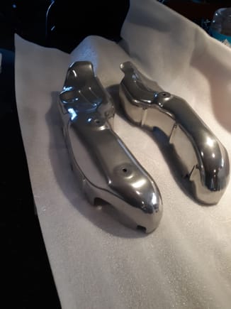 Left and right exhaust manifold shields