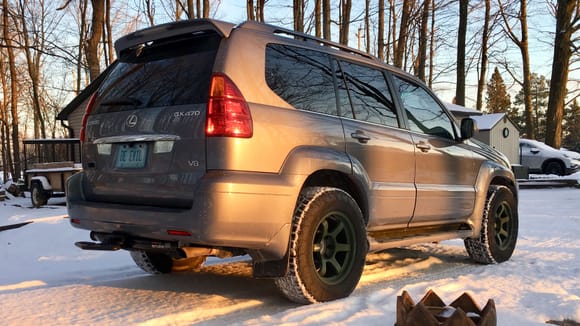 GX470 with Curt hitch and Smittybuilt Beaver Tail hitch step.