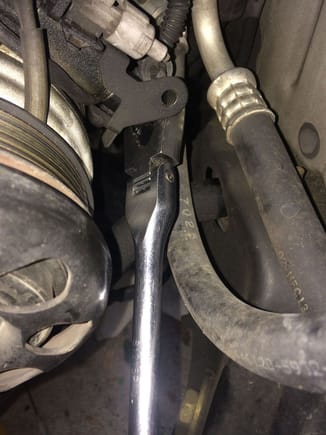 Here is the ratchet sitting on the top bolt