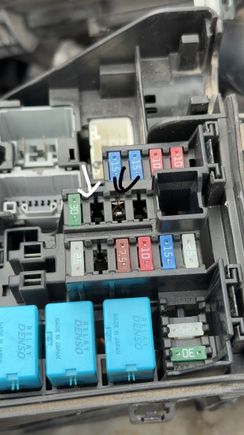Black arrow is for the ac compressor the white is for the deicer its clearly missing the power wire