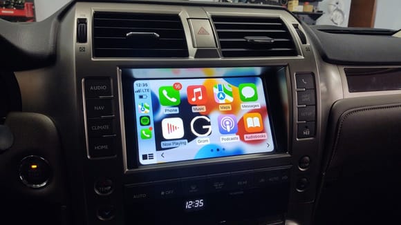 CarPlay using GROM VLine VL2 system on Lexus GX factory car stereo