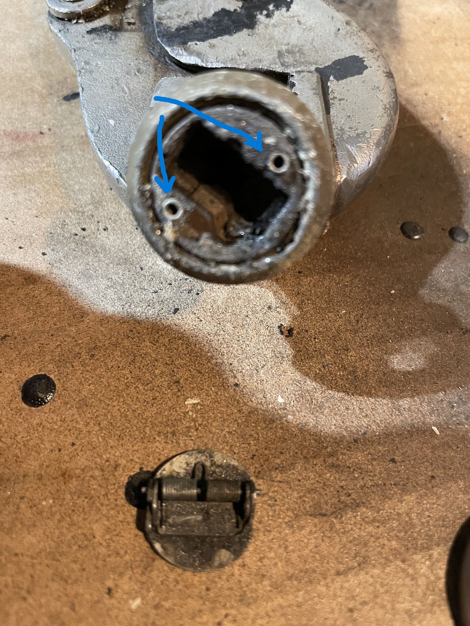 Part at bottom is upside down, sat on the cylinder and is the key slot.  Note 2 springs on top of cylinder.  Note 2 springs on key slot that allow window to open for key.