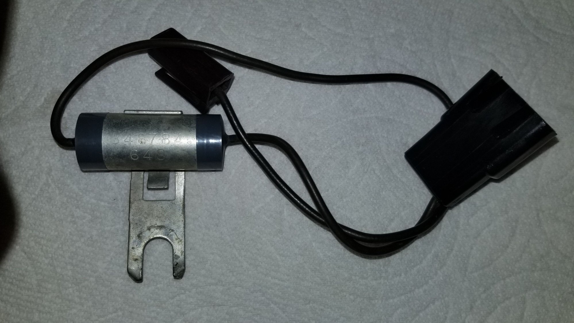 1975 ignition question is this a capacitor, how to replace