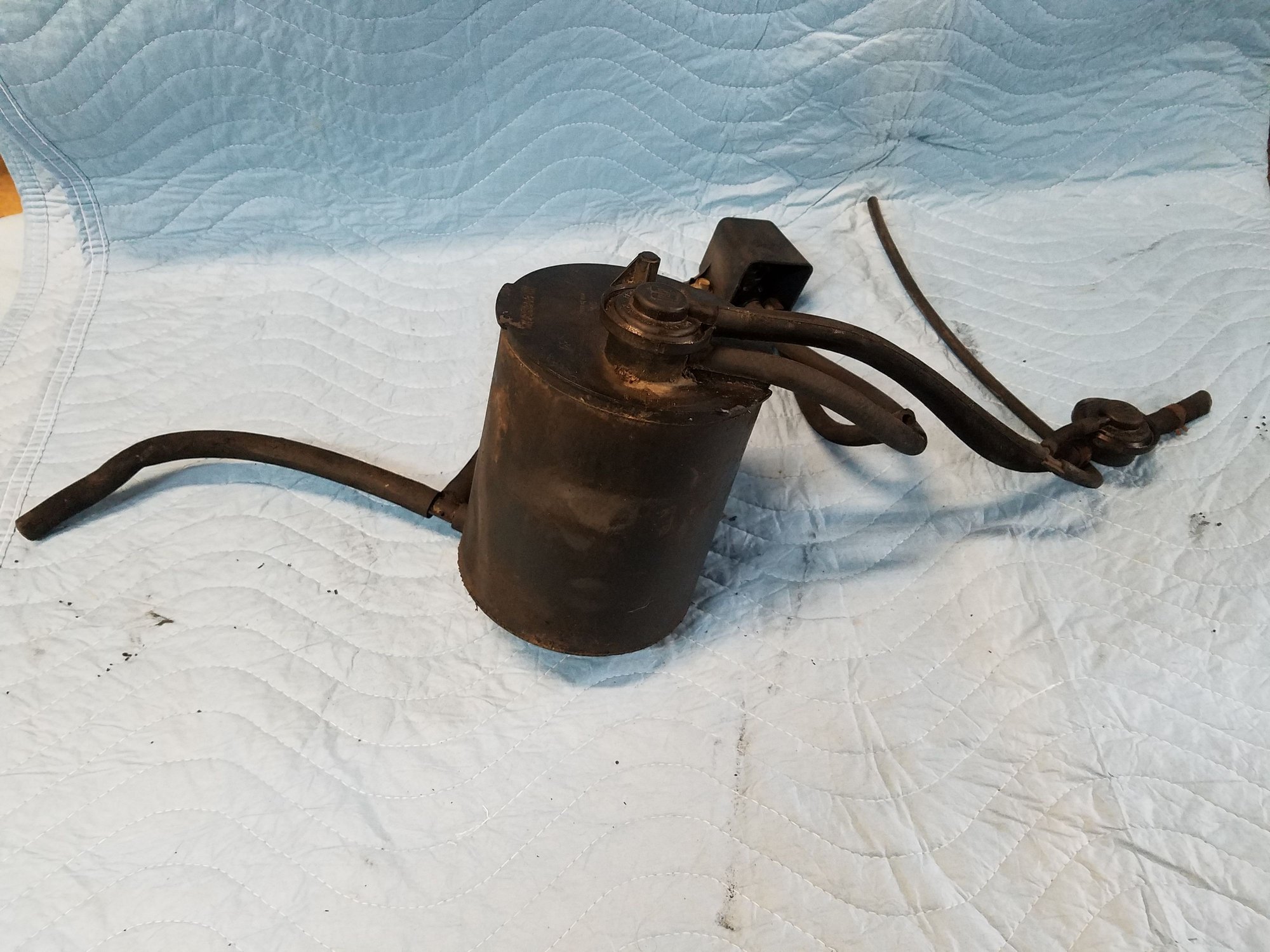 FS (For Sale) 8489 Complete Charcoal Vapor Canister CorvetteForum