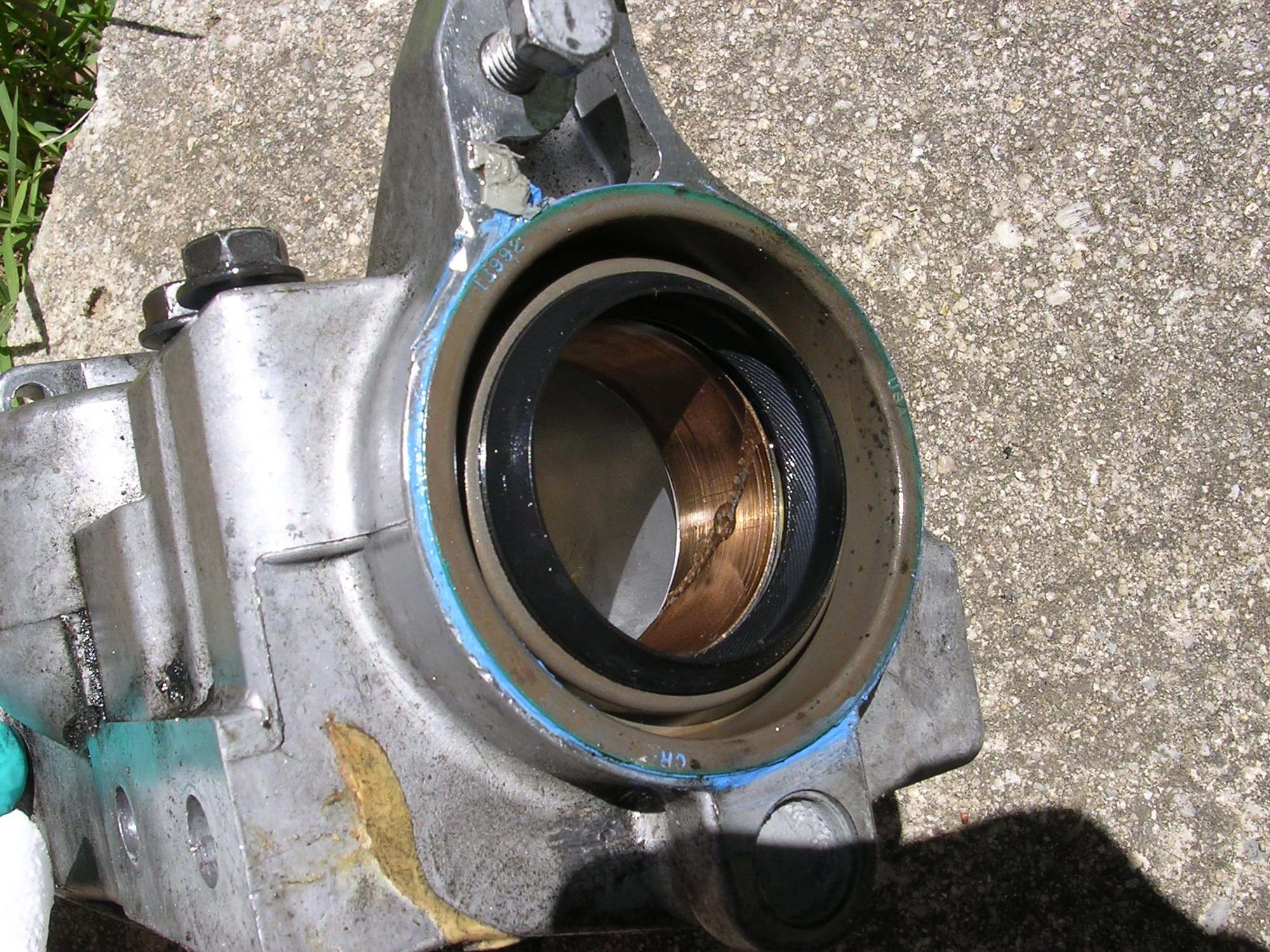 95 ZR1 ZFS640 Transmission Rear Seal Leak Page 2 CorvetteForum