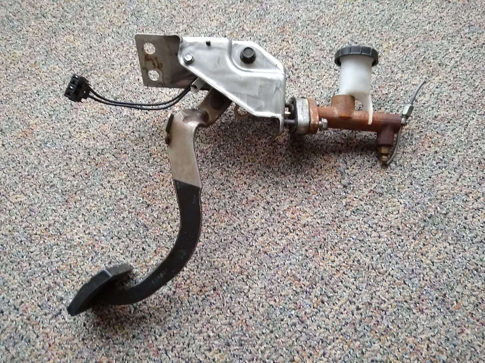 FS (For Sale) 1985 *bent* Clutch pedal and 1996 master cylinder 50