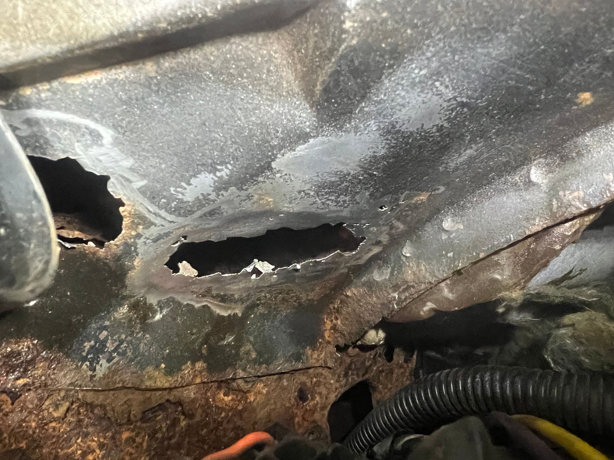Crazy part is it�s JUST the corners. The whole middle is tip top. Not even surface rust. 