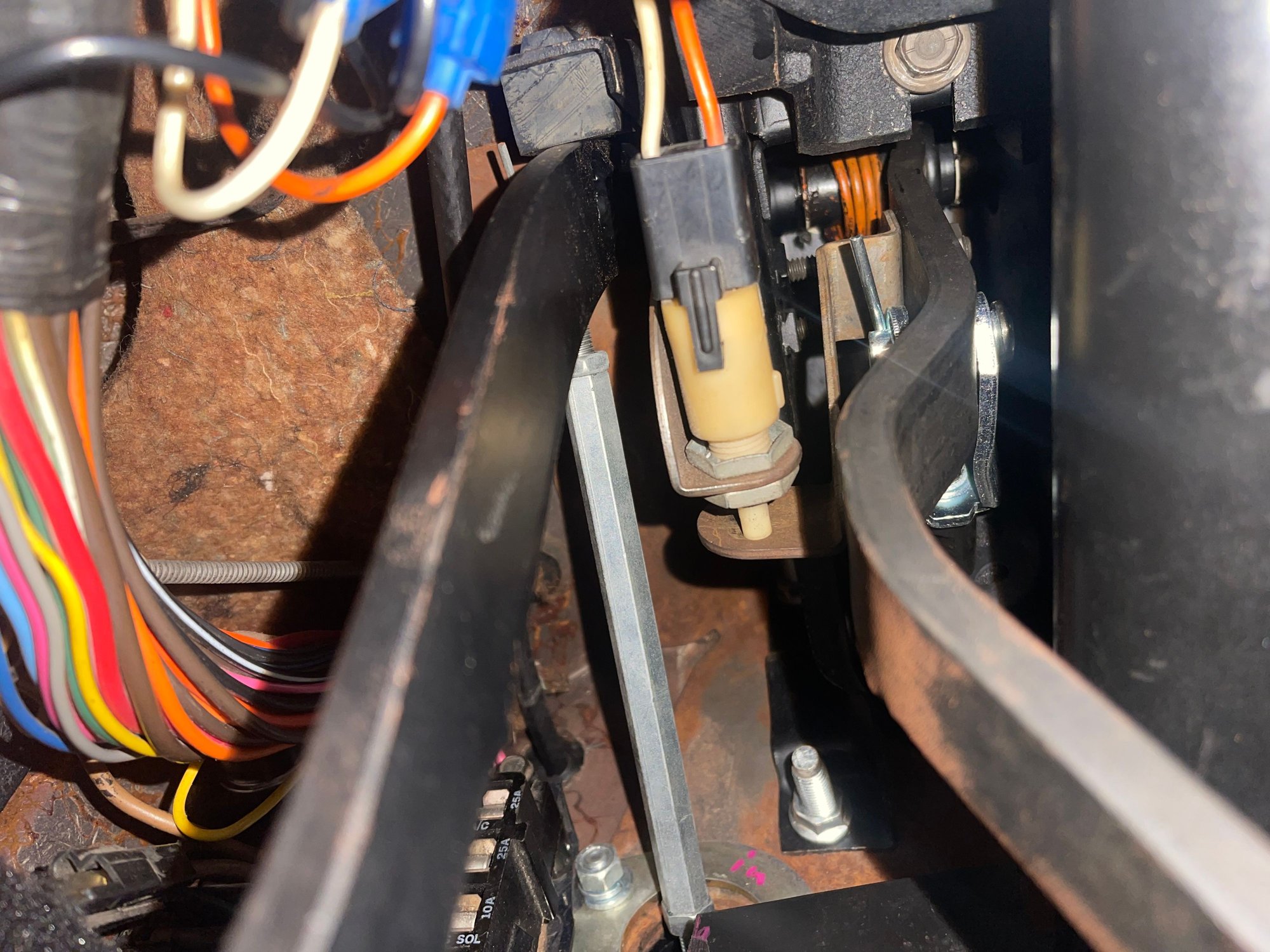 There are two holes for the booster rod on the pedal. It's hard to see, but I took a photo. The booster rod is attached to the lower hole.