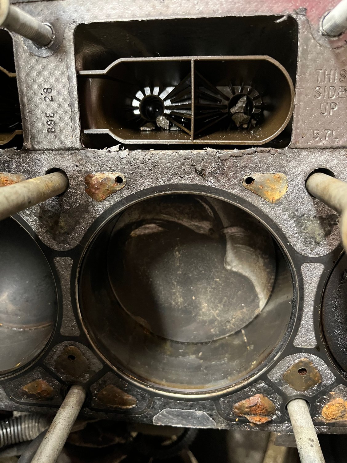 Aluminum debris in lifter trays 