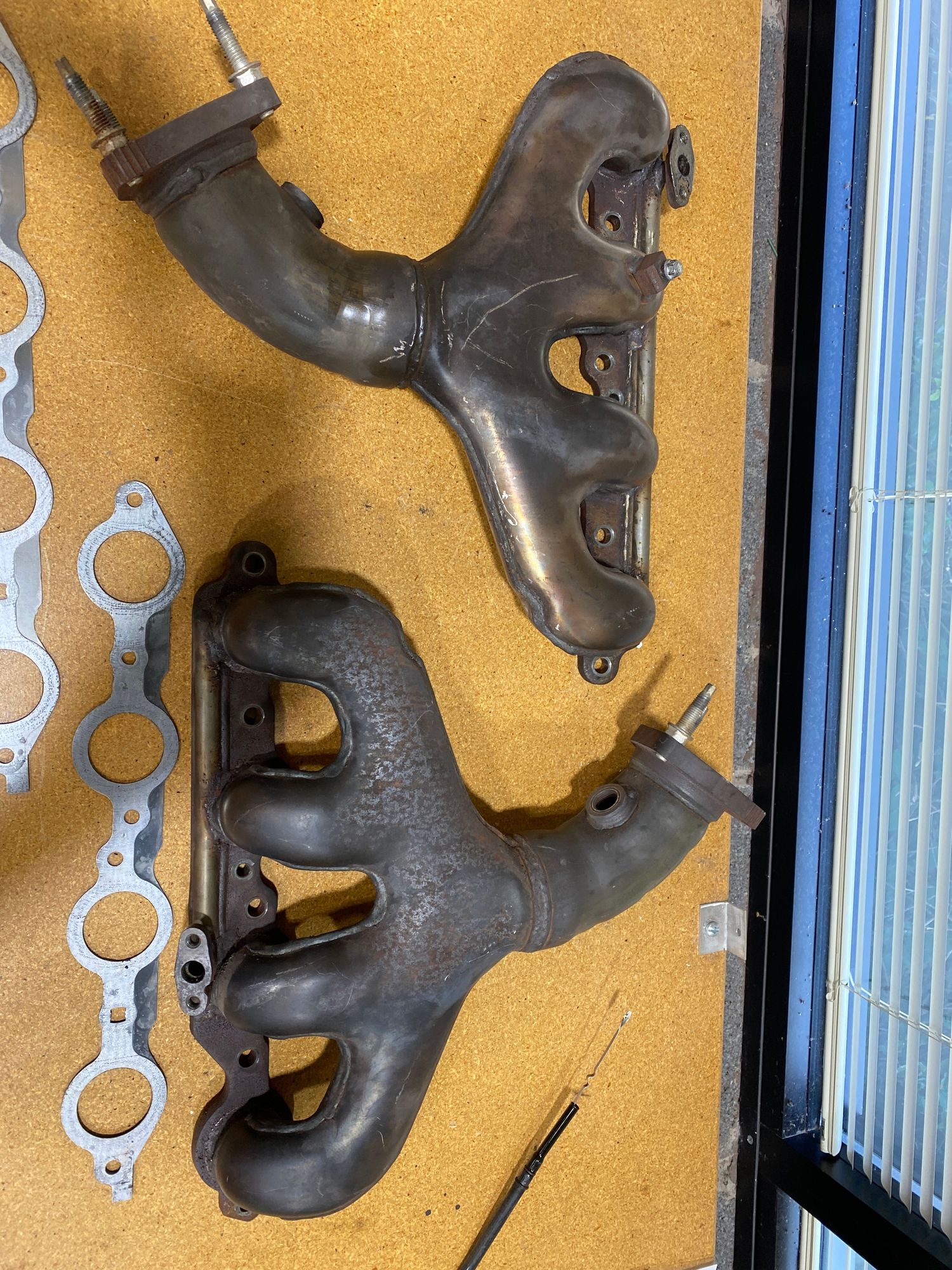 FS (For Sale) Stock Exhaust Manifolds CorvetteForum Chevrolet