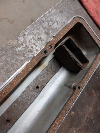 VC baffle fits between rocker arms / valves