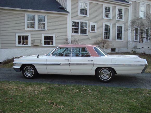62 Bonneville Vista Hardtop 389/303 factory A/C
36,000 original miles