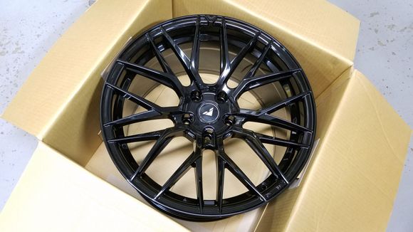V-FF 107 Gloss Black