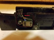 Header latch with switch