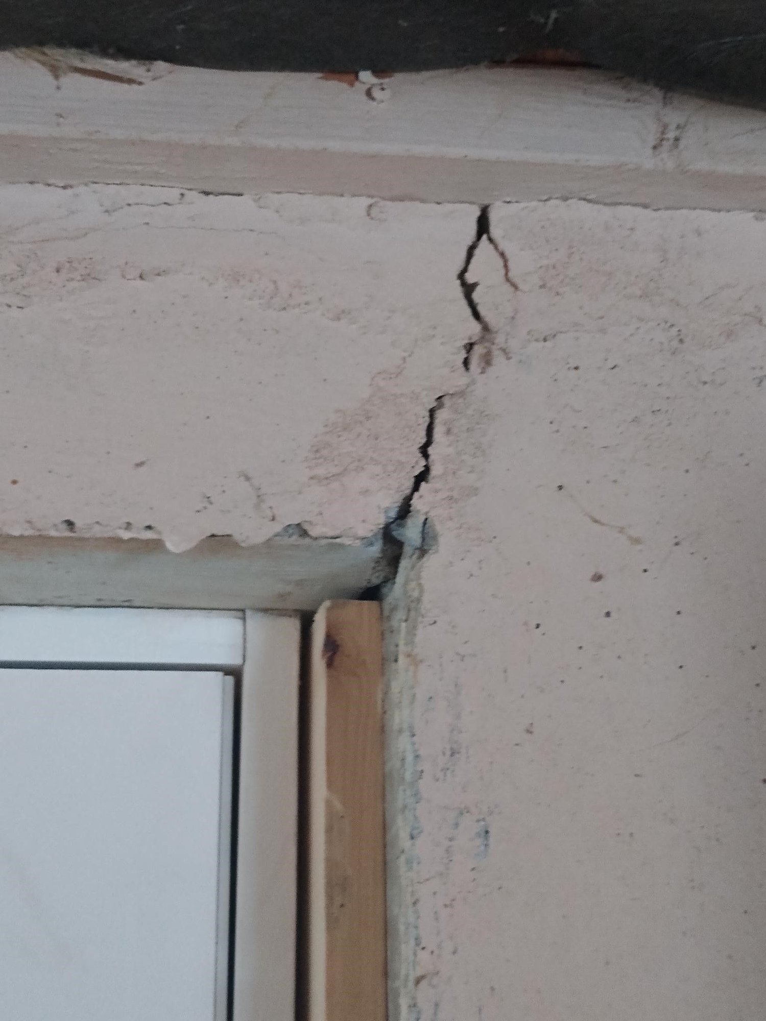 Crack Above basement door Community Forums