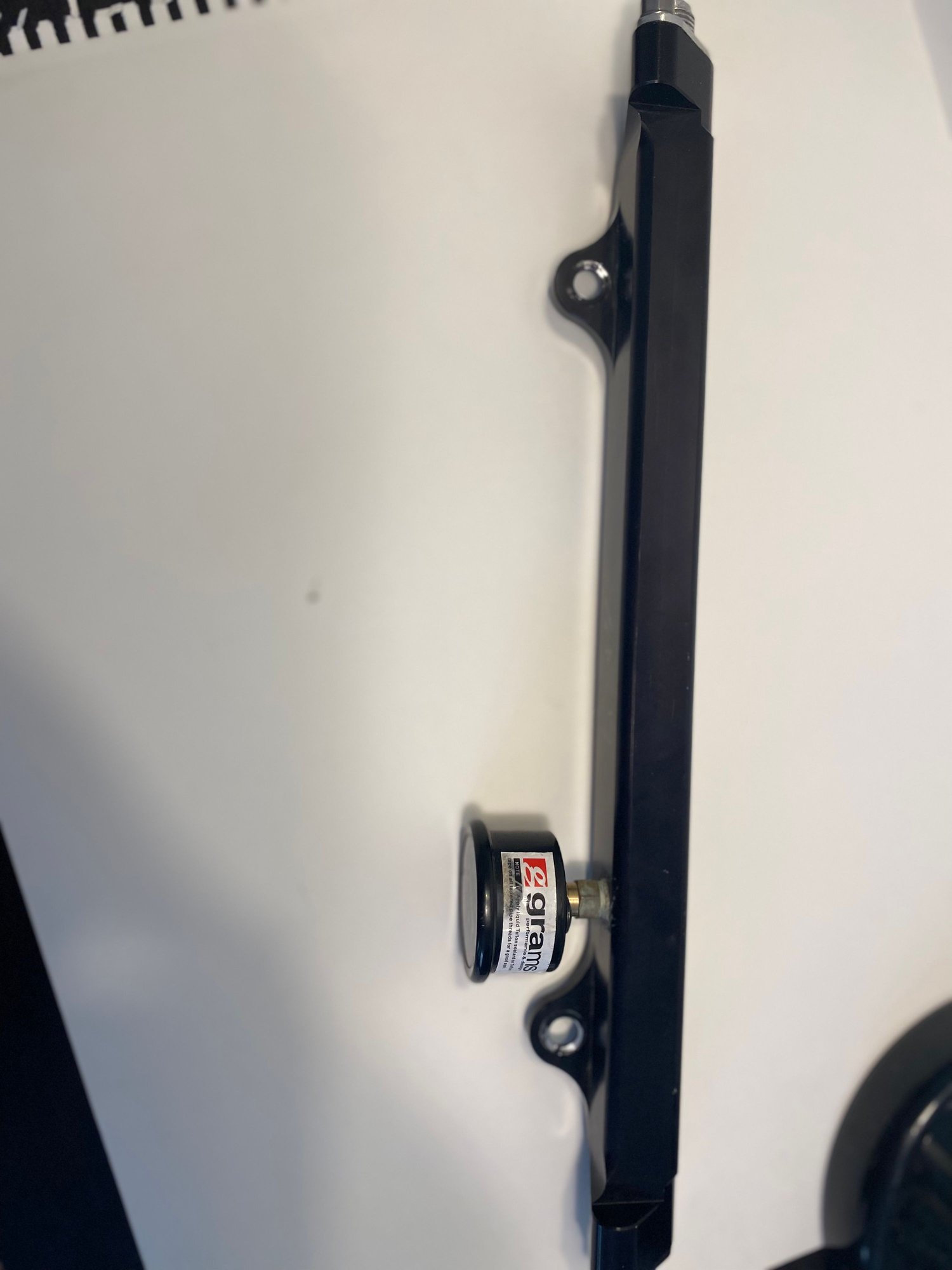 Engine - Intake/Fuel - Evo 8/9 Aem Fuel Rail & Fuel Pressure Regulator - Used - 2003 to 2006 Mitsubishi Lancer Evolution - Stamford, CT 06906, United States