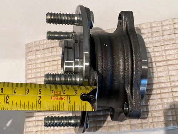 ^ The Mitsubishi OEM wheel stud has a UHL of 45mm