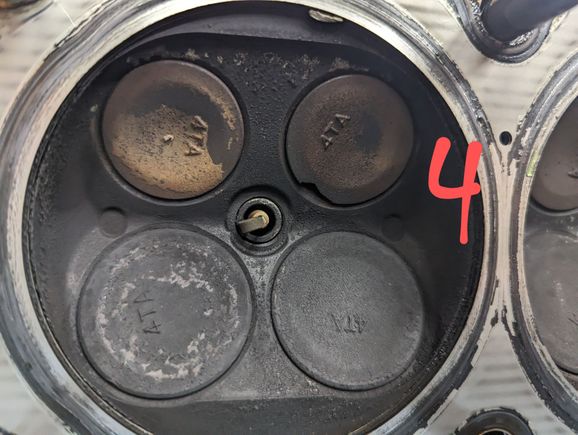 Cylinder 4 - Exhaust Valve damage